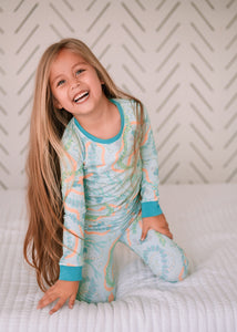 Lei Stand Long Sleeve Kids Two-Piece Pajama Set
